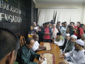 Alumni 212 Ungkap Alasan Bela Hary Tanoe