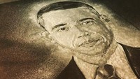 Masih dengan garam, seniman muda ini melukis wajah mantan Presiden Amerika, Barack Obama.  (Foto: Istimewa)