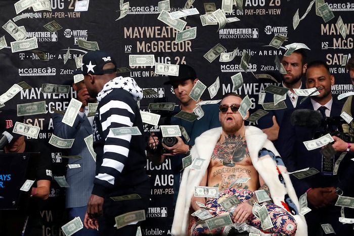 Mayweather Lempar Dolar ke Muka McGregor Jul 13, 2017; Brooklyn, NY, USA; Conor McGregor during a world tour press conference to promote the upcoming Mayweather vs McGregor boxing fight at Barclays Center. Mandatory Credit: Noah K. Murray-USA TODAY Sports