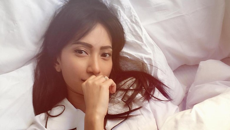 Melukis jadi cara Sari Devi usir stres (Foto: Dok. Instagram Artika Sari Devi) Melukis jadi cara Sari Devi usir stres (Foto: Dok. Instagram Artika Sari Devi)