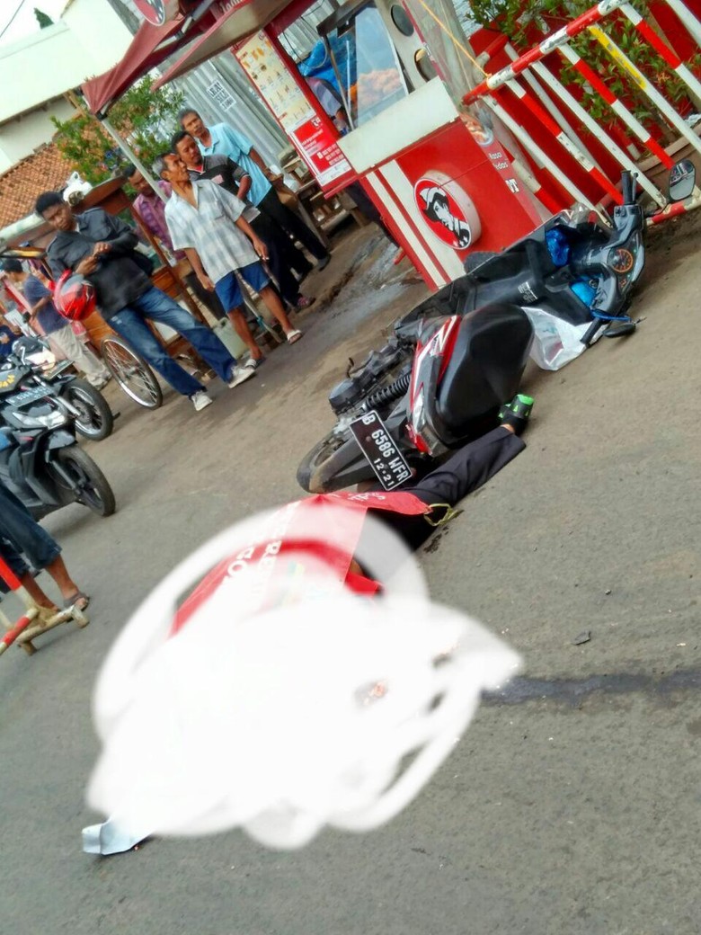 Senggolan Dengan Truk Molen Pemotor Tewas Terlindas Di Cilandak