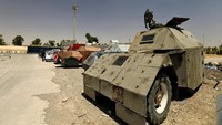 Kini mobil tersebut telah disita dan diparkir di kantor polisi federal. REUTERS/Thaier Al-Sudani.