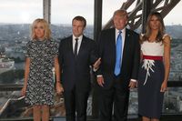 Adu Gaya Melania Trump dan Briggite Macron Saat 'Double Date' di Eiffel