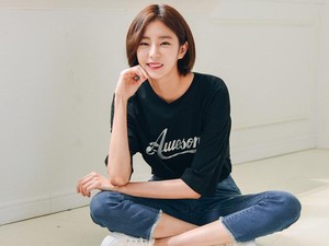 Uee Ditawari Bintangi Ghost Doctor Bareng Rain