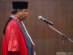 Arief Hidayat akan Ucapkan Sumpah Hakim MK di Depan Jokowi