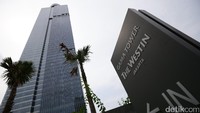 Gama Tower menduduki posisi pertama gedung tertinggi di Jakarta. Ketinggian Gama Tower mencapai 310 meter di atas permukaan tanah. Gedung yang memiliki 69 lantai itu berdiri pada tahun 2015 lalu. Hasan Alhabshy/detikFoto.