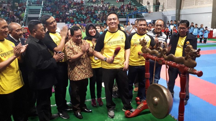 Jaring Bibit Karateka Melalui Karate Kapolrestabes Surabaya Cup