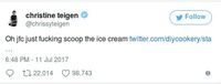Chrissy Teigen Beri Komentar Pedas pada Es Krim Mawar yang Sedang Tren