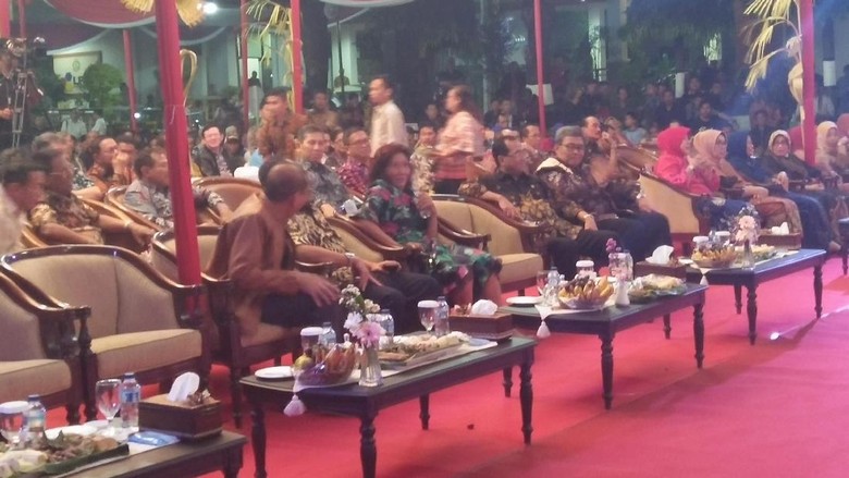 Menteri Susi dan Menhub Sambangi Kejagung Nonton Wayang Menteri Susi dan Menhub Sambangi Kejagung Nonton Wayang