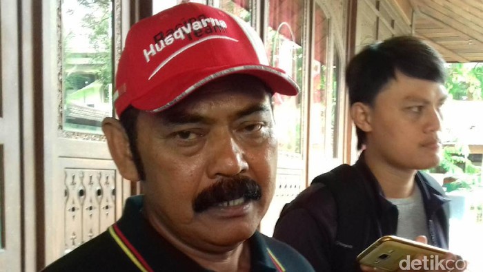 Wali Kota Surakarta, FX Hadi Rudyatmo menjawab pertanyaanj wartawan di Balai Kota Surakarta, Jumat (14/7/2017).