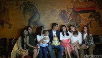 Sayang pentolan Girls Squad lain, Nia Ramadhani tak hadir dalam acara tersebut. Foto: Veynindia E. Pardede