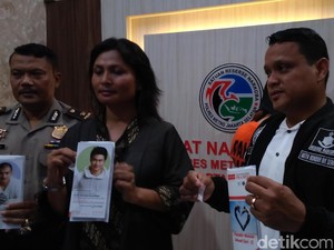 Polisi Tangkap Ibu Rumah Tangga Penjual Sabu Paket Brosur Kosmetik