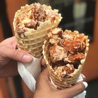 Mau Waffle atau Ayam Goreng? Keduanya Ada Dalam Satu Gigitan