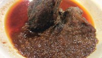 Sari Ratu ada di beberapa mal besar di Jakarta. Rendang di sini ukurannya cukup besar dan empuk. Bumbunya gurih sedikit pekat.