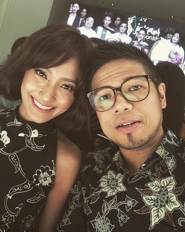 Artika dan Baim merupakan pasangan yang jarang diterpa gosip. Sejak menikah pada 2008, hubungan keduanya tampak harmonis. Baim pun kerap memuji kecantikan sang istri di akun Instagramnya. Foto: Dok. Instagram Artika Sari Devi