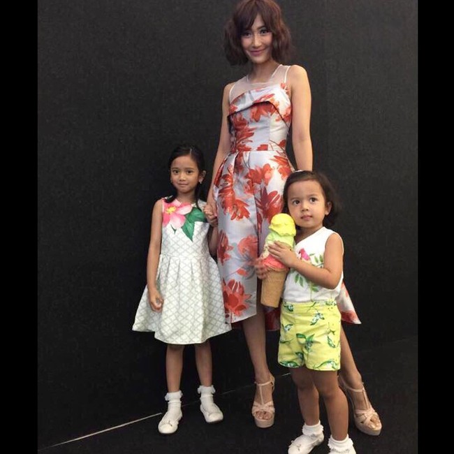 Artika merupakan ibu dari dua anak dari pernikahannya dengan penyanyi Baim. Keduanya telah mengarungi bahtera rumah tangga sejak 2008. Foto: Dok. Instagram Artika Sari Devi