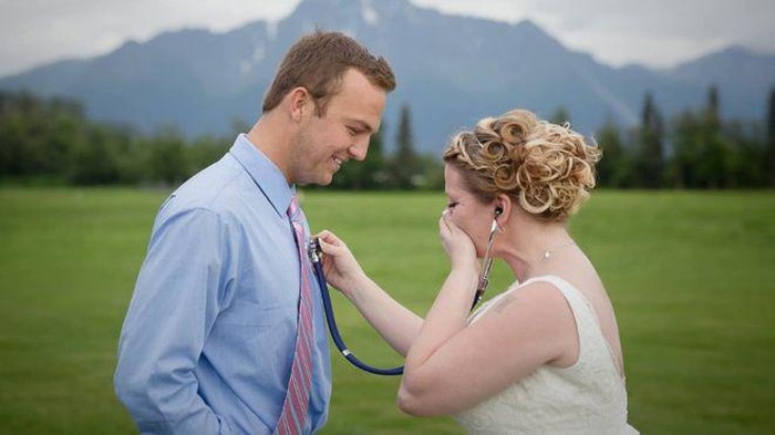 Reaksi Seorang Ibu Mendengar Detak Jantung Mendiang Putranya di Pernikahan