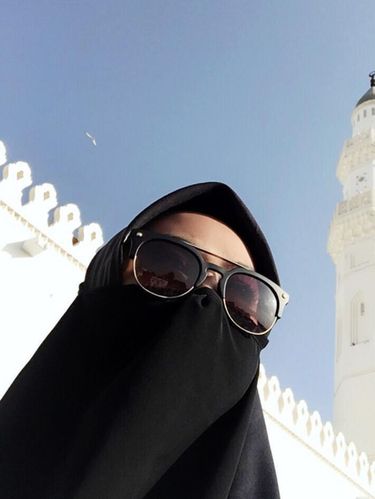 Foto Gaya Syahrini Hingga Dian Pelangi Bercadar Saat Umrah