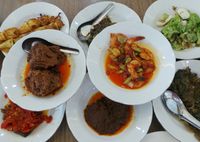 5 Resto Minang Ini Bakal Bikin Kamu Selalu Ketagihan Nasi 