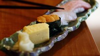 Diposisi ketiga ditempati oleh makanan khas Jepang, apalagi kalau bukan sushi. Dikhy Sasra/detikFoto.