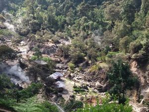 Napak Tilas Sesepuh Sunda di Kawah Rengganis