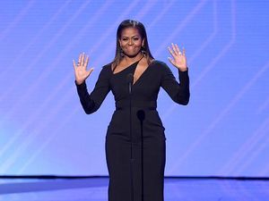 Soal Terima Hadiah, Ini Bedanya Najib dengan Michelle Obama