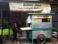 Bakmi Jhon Punya Mi Ayam Jamur Gerobakan dengan Sambal Goreng yang Dahsyat
