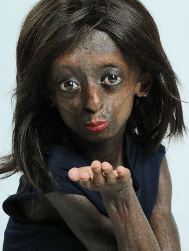 7 Wanita Muda Ini Terlihat Lebih Tua dari Usia Sebenarnya