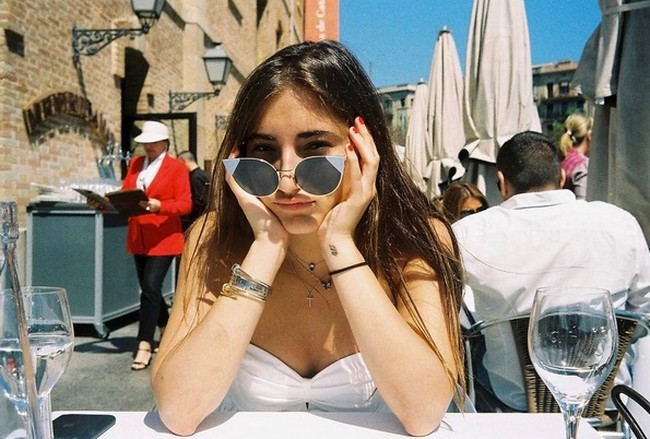 Inilah Matilde Faria, anak pertama Jose Mourinho, pelatih Manchester United (MU) yang dikenal sinis. Nama Matilde diambil dari nama ibunya, Matilde Faria. Anak kedua Jose dan Matilde dinamai Jose Jr. Foto: Dok. Instagram/matildefmf