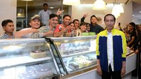 Jokowi sempat berkeliling mal dan mengunjungi beberapa toko. Foto: Kris/ Biro Pers Setpres