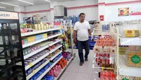 Meski masih beroperasi, namun bukan berarti gerai tersebut akan bertahan. Gerai tersebut juga akan ditutup ketika stok barang dagangannya sudah habis terjual.