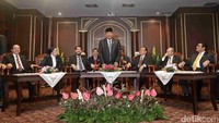 Arief Hidayat kembali dipilih 8 hakim konstitusi menjadi Ketua Mahkamah Konstitusi (MK) untuk paruh tengah kedua. Proses berjalan melalui musyawarah yang digelar kurang lebih 3,5 jam.
