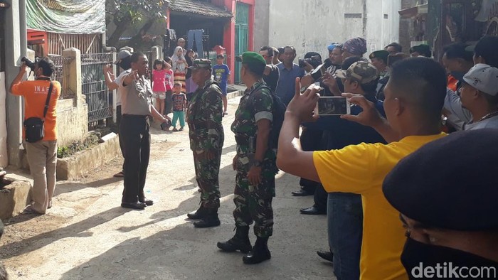 Buru Jaringan Bom Panci, Densus Geledah Rumah di Margahayu Bandung