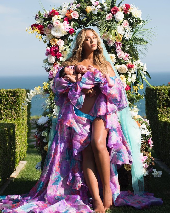 Foto Beyonce lainnya juga masuk daftar like terbanyak Instagram 2017. Beyonce memposting foto dirinya bersama bayi kembarnya yang baru lahir, Sir dan Rumi, dengan perolehan 10,27 like. Foto: Instagram