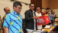 Agun Gunandjar pengatakan bahwa petisi ini akan dibahas di Pansus Angket KPK.