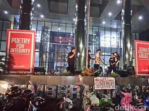 Orasi di Poetry for Integrity, Tsamara Sindir DPR