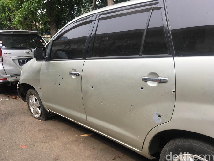 Penampakan Mobil Jaringan 1 Ton Sabu yang Diberondong Peluru