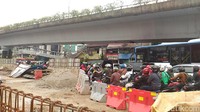 Butuh waktu yang tak sebentar untuk menembus macet di Matraman. Foto: Wildan/detikcom
