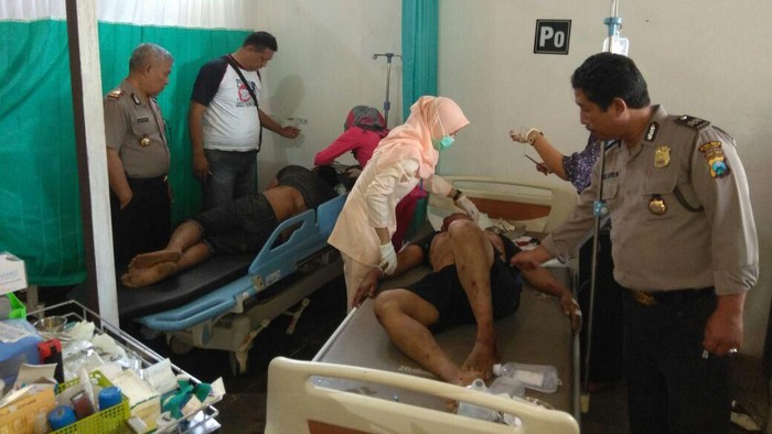 Tertangkap saat Beraksi, Dua Penjambret Dimassa dan Motor Dibakar