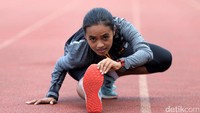 Pelari berjuluk ratu jalan raya itu memanfaatkan trek di sekeliling kebun binatang dan lintasan atletik yang ada di area tersebut.