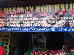 Pelanggan Warung Makan Roh Halus, dari Keraton, Artis, dan Politisi