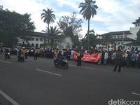 Massa FUU Jabar Tolak Perppu Ormas