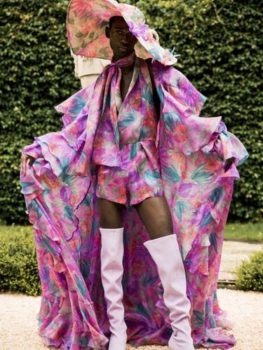 Beyonce Pakai Busana Pria Saat Umumkan Wajah Anak Kembarnya