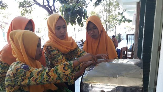 Sirup bisa dibeli di koperasi sekolah