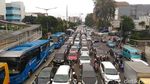 Foto: Matraman yang Macet Parah di Akhir Pekan