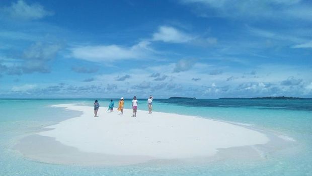 Pulau di maluku