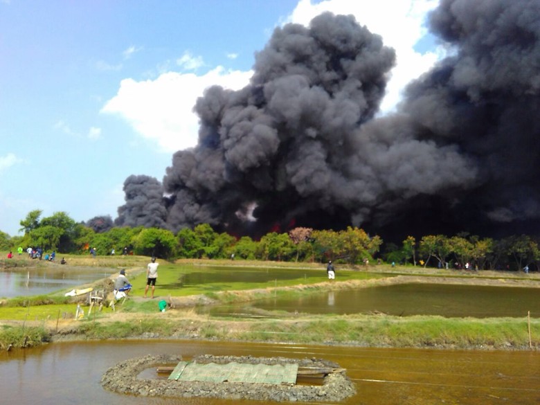 9 Kapal Terbakar di Pulau Seprapat Pati 9 Kapal Terbakar di Pulau Seprapat Pati