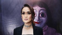 Sara Wijayanto menyebut hantu di rumahnya kerap berbuat jahil, seperti menyalakan televisi dan memindahkan barang-barang. Foto: Ismail/ detikHOT