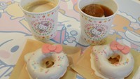 Di Sanrio Puroland, Anda bisa cicip donat dengan bentuk Hello Kitty yang menggemaskan. (Foto: Istimewa)