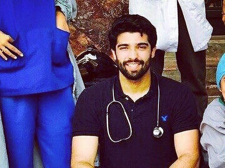Penampakan Rehan Munir, Dokter Ganteng Bak Model yang Hobi Main Bola